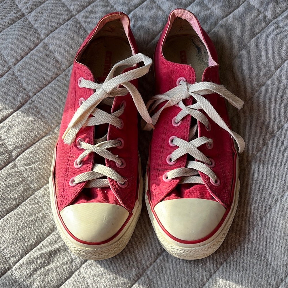 Pink converse